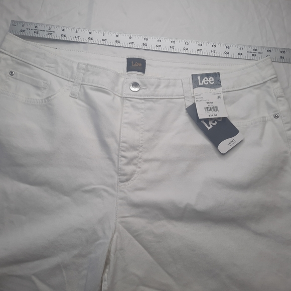 LEE women's mid-rise white shorts Sz 20 Medium cotton blend NWT. - Picture 8 of 14